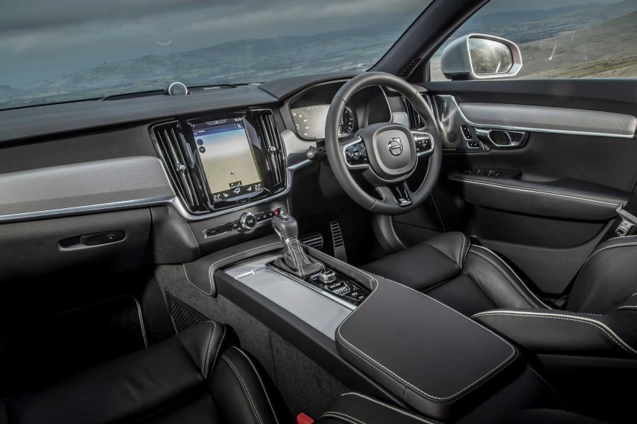 Интерьер Volvo S90 D5 R-Design 2017 года  (UK) (фото 29 из 30)
